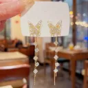 Aretes diseño mariposa con borla 160930