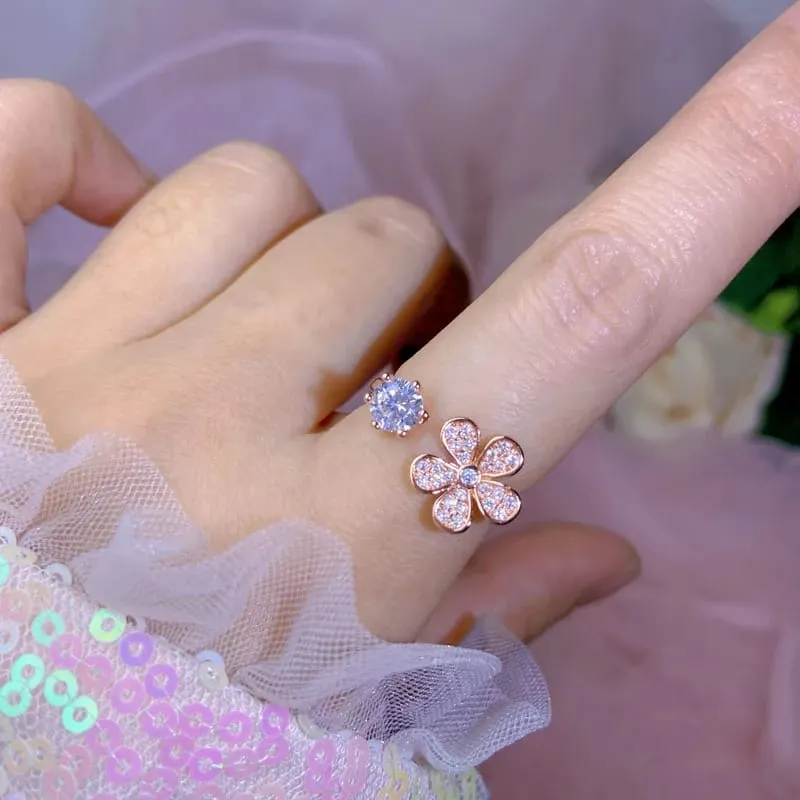 Anillo abierto con patron de flores y circonita  160937