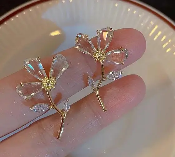 Aretes triple pétalo cristal fantasía 260101