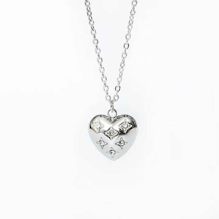 Collar corazón plateado con brillos de fantasía 250201