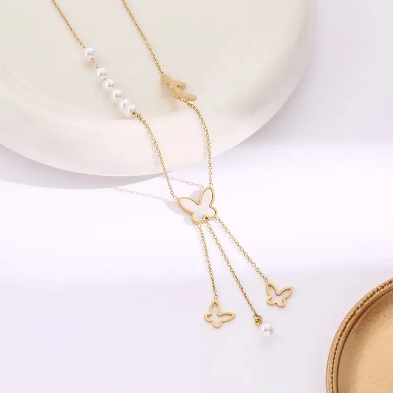 Collar triple mariposa colgante de acero/titanio 260117