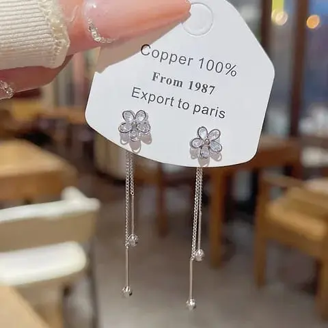 Aretes largos flor plateada de fantasía 264713