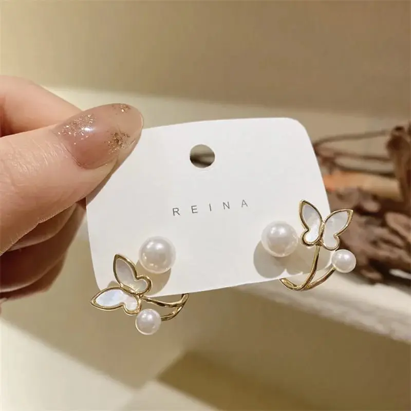 Aretes doble mariposa dorada con perla fantasía 2642404