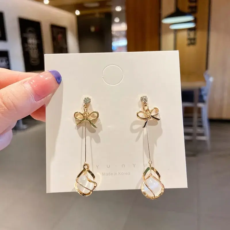 Aretes moño dorado con perla colgante fantasía 2642422
