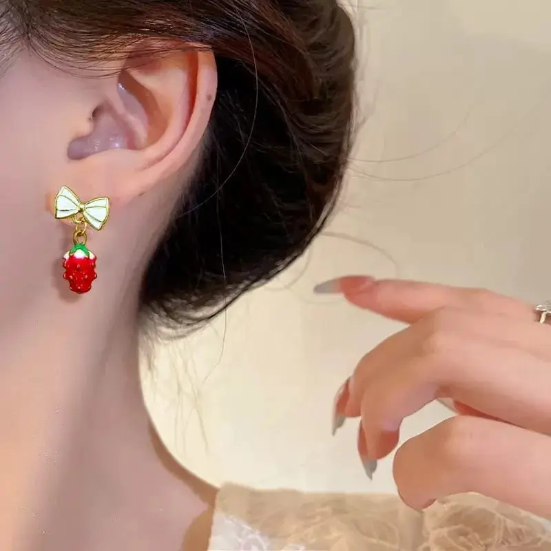 Aretes fresa y moño fantasía 2642424
