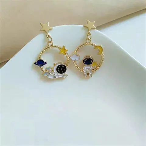 Aretes con diseño de astronauta 240714