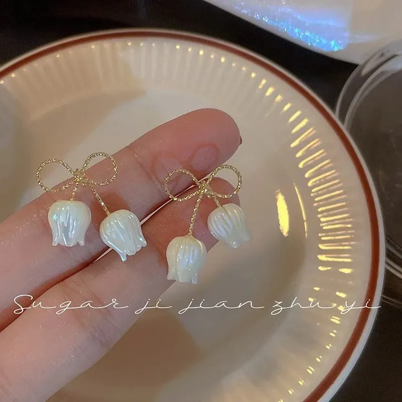 Aretes moño y doble flor blanca fantasía 190814