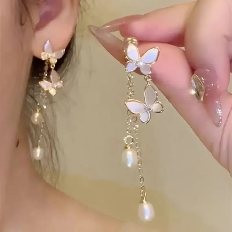 Arete aleación con diseño de doble mariposa 301001