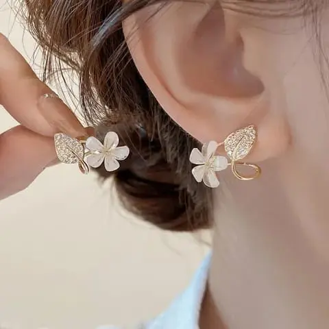Aretes flor con hoja dorada fantasía 2642406