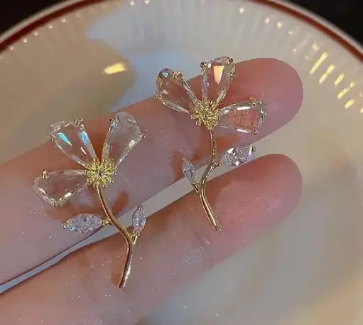 Aretes triple pétalo cristal fantasía 260101